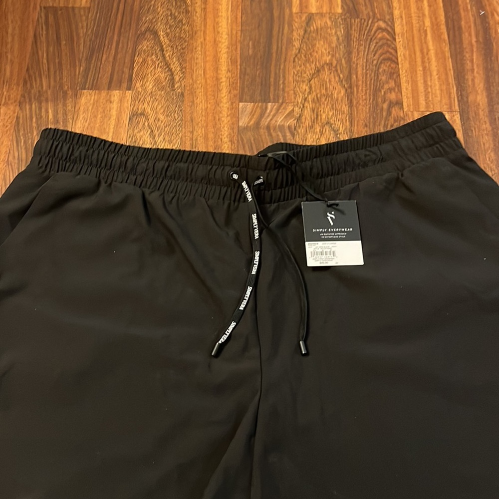 Shorts - Picture 2 of 6